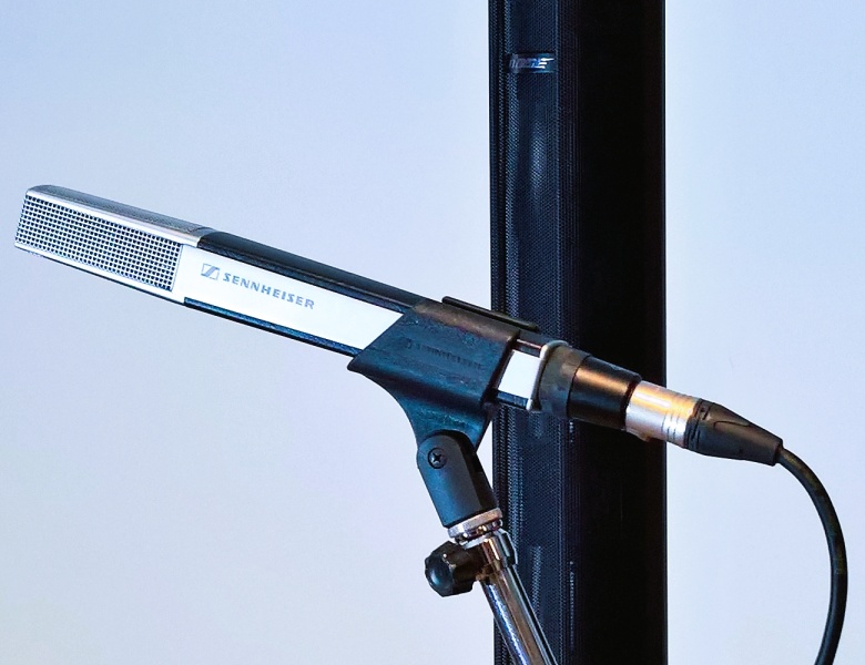 File:Sennheiser MM441 L1 Pro32.jpg